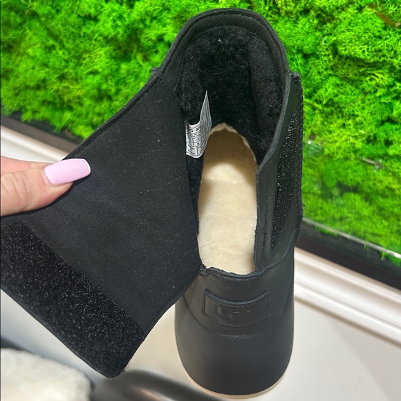 🇨🇦 UGG Women's Classic Leather StreetScape - Picture 11 of 11